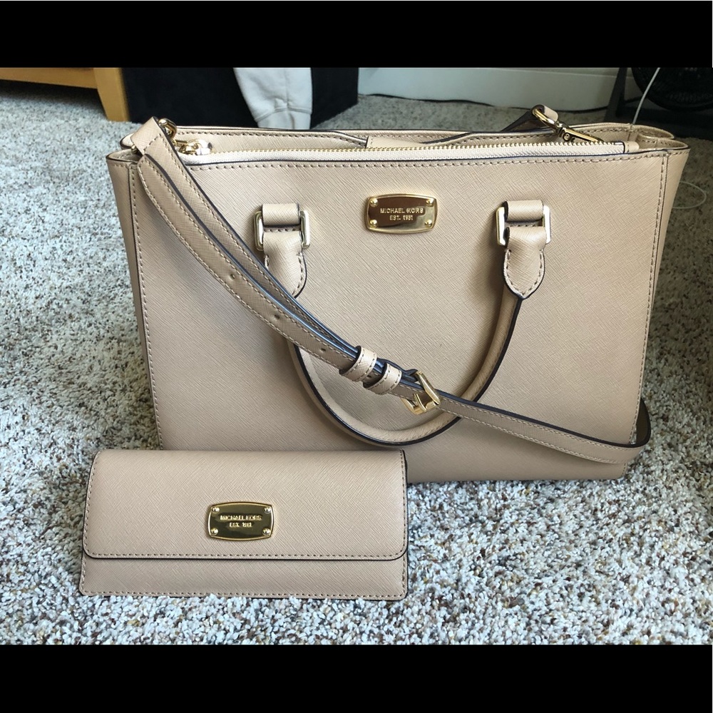 MICHAEL KORS MATCHING PURSE AND WALLET
